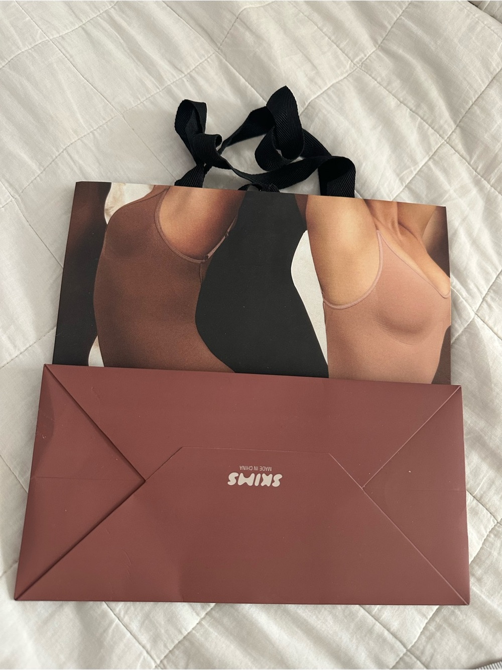SKIMS Shopping bag. Cute for gifts. - Picture 5 of 5